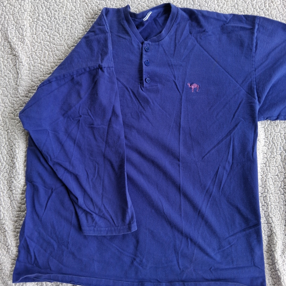 1990s Camel Purple Raglan shirt in size large